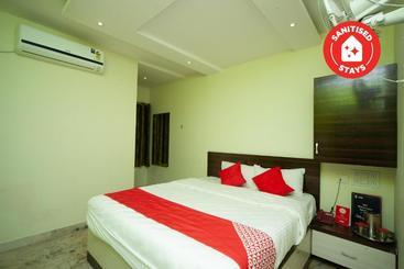 Hotel Oyo 27032 Sri Kumaran Residency