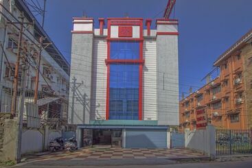 Oyo 25007 Hotel Royal Garden