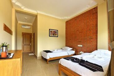 هتل The Pegu Lodge