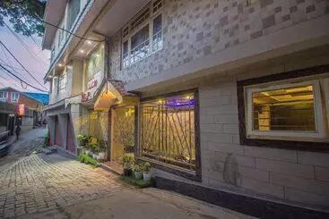 Hotel Capital O 9455 Milost