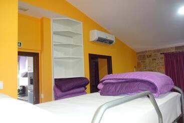 O Cabanel Albergue Bar