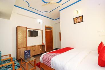 Oyo 26832 Hotel Ratnodaya