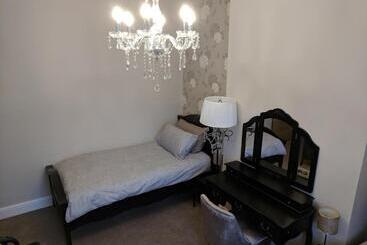 Pensjonat Lion House Bed & Breakfast With Restaurant