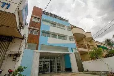 Pensionat Reddoorz Plus @ Catania Soma Rajawali