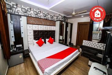 Collection O Hotel Sharda