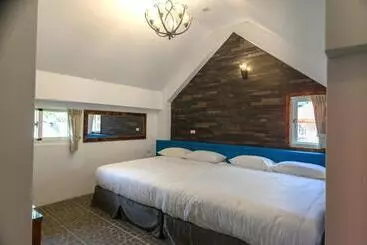 Bed and Breakfast Mushroom Forest Guesthouse Camping Site