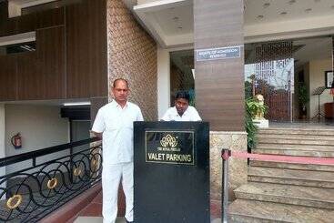 فندق The Royal Phular