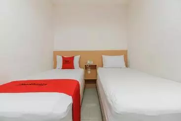 Pensió Reddoorz Plus Near Galaxy Bekasi