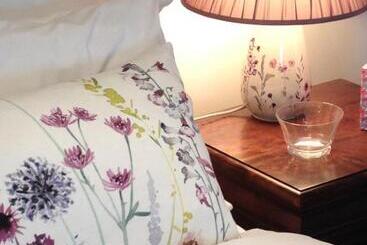 Bed and Breakfast Keepers Cottage Guest House