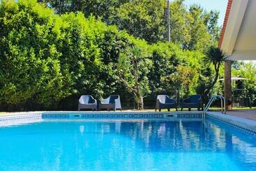 بنسيون The Oak´s Wolf Country House