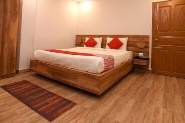 בית מלון כפרי La Castle Residency