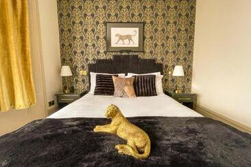 Pensione Timbertop Suites   Adults Only