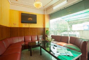 Oyo 195 Global Hotel And Restaurant