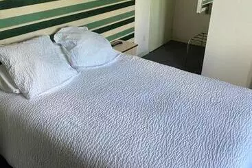 ホテル Hôtel Les Trois Maures