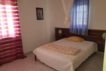 Bed and Breakfast Pensão Alcinda Bettencourt 100 Meters To The Beachfront
