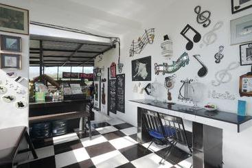 ホテル Oyo 505 Saraswati Serenity