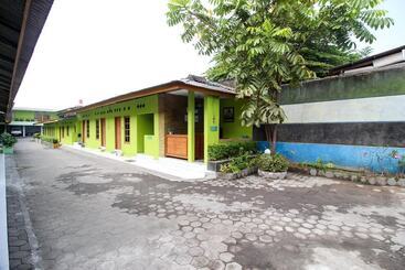 펜션 Reddoorz @ Jalan Parangtritis