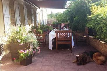 تختخواب و صبحانه La Ferme De Saint Julien