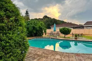 Bed & Breakfast Aerodrome Lodge And Conference Centre