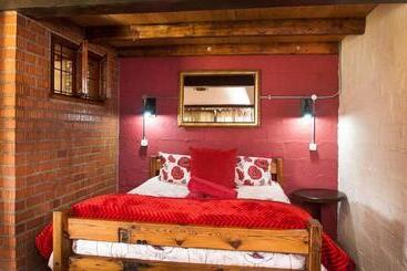 בית מלון כפרי The Little Club Getaway At The Hay Barn