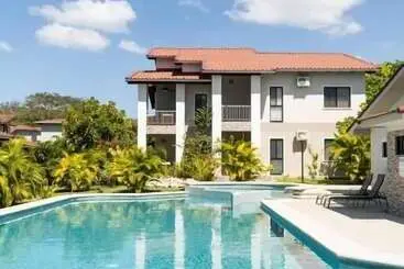 Huoneistohotelli Horizon Homes By Suerte Tour