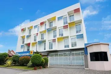 Townhouse Oak Hotel Damar Kurung