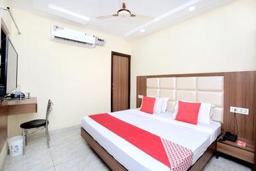 Oyo 14720 Hotel G R Highway