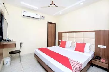 Oyo 14720 Hotel G R Highway