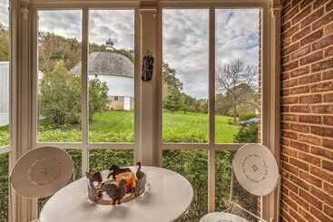 Round Barn Farm B & B Event Center