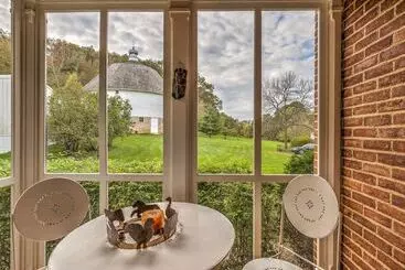 Round Barn Farm B & B Event Center