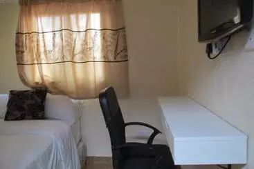 هتل Avon Apartments