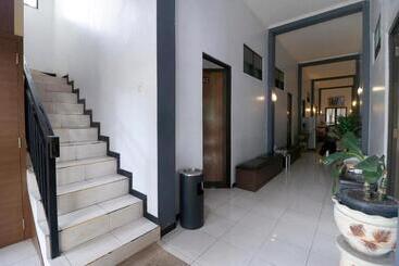 Pension (Hôtel basse catégorie) Reddoorz Plus Near Undip Tembalang