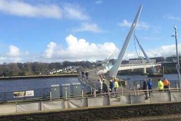 Derry Hostel & Guest House