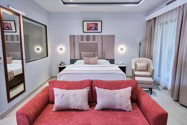 منتجع Zone Niathu Dimapur By The Park