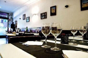 膳宿费 Hostal Emporda