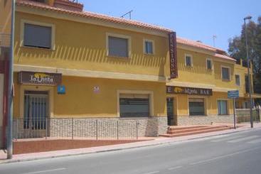 ペンション Pensión La Venta