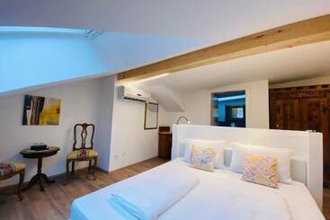 膳宿费 Garni Vinea Montis