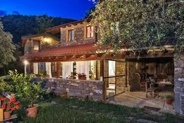 Otel Agriturismo Terre Del Mistero