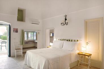 בית מלון כפרי Masseria La Macchiola & Corti Del Mito