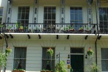 Pension (Hôtel basse catégorie) Cheltenham Lawn And Pittvile Gallery