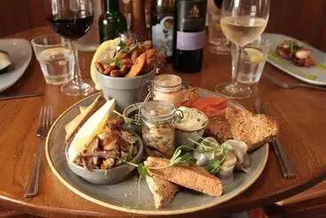 Auberge The Erskine Arms