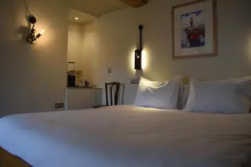 Hostel Alma Inn & Dining Rooms