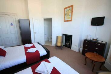 Majatalo Lyndhurst House