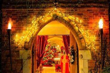 ペンション Manor Court