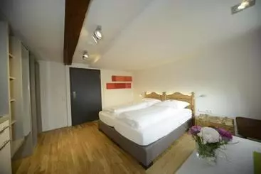 ペンション Gasthaus Hirsch