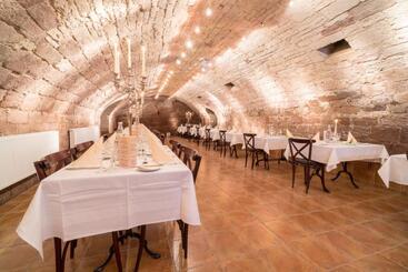 Naumburger Wein & Sekt Manufaktur   Pension 1824