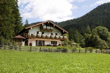 Pensionat Landhaus Am Waldrand