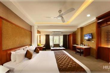 Отель Kgees  Hill Town