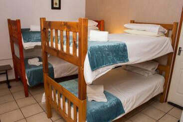 بنسيون De Helling Self Catering