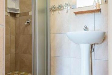 פנסיון Hazeldene Accommodation